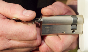 Tampa Local Locksmith Tampa , FL 813-262-9160